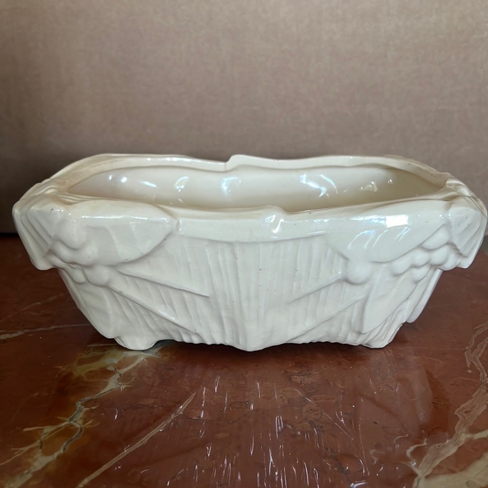 Vintage McCoy Pottery MCM
White Leaves Berries Oblong 8" ×
4.5" Planter Bowl